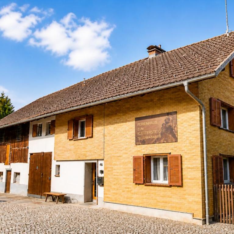 CROWN LIVING Holiday Home "Zum Klettersteig" Bürs, up to 18 guests - Sauna - Climbing Wall - Ski & Bike Storage - Highspeed Wifi - Free Parking - Casa con 6 Camere da Letto - 31