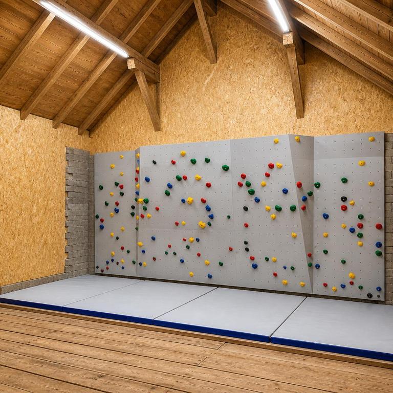 CROWN LIVING Holiday Home "Zum Klettersteig" Bürs, up to 18 guests - Sauna - Climbing Wall - Ski & Bike Storage - Highspeed Wifi - Free Parking - Casa con 6 Camere da Letto - 3