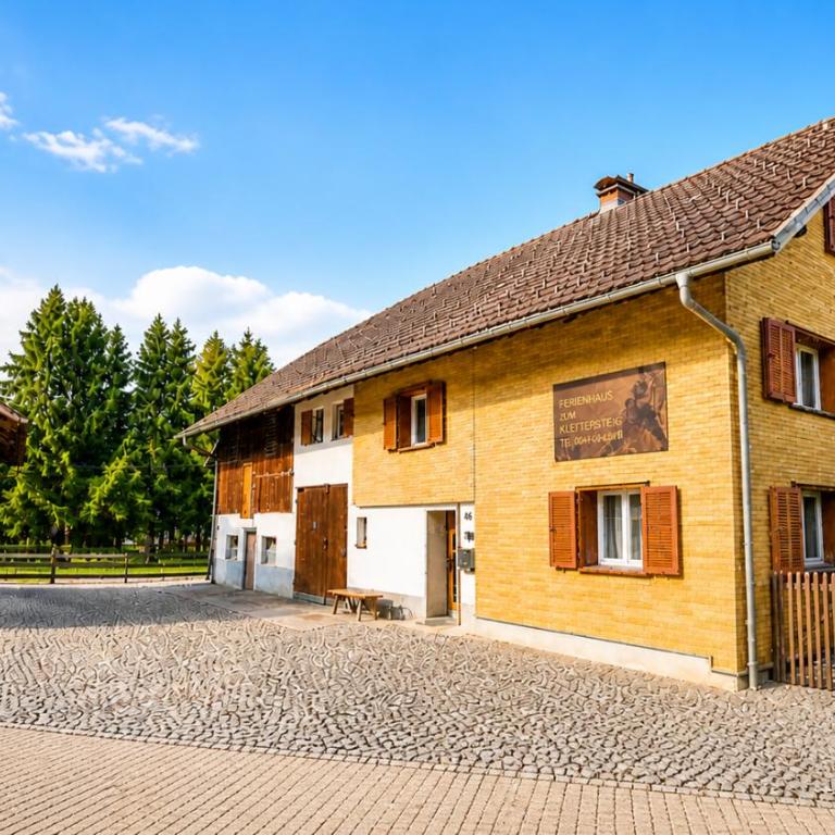 CROWN LIVING Holiday Home "Zum Klettersteig" Bürs, up to 18 guests - Sauna - Climbing Wall - Ski & Bike Storage - Highspeed Wifi - Free Parking - Casa con 6 Camere da Letto - 1