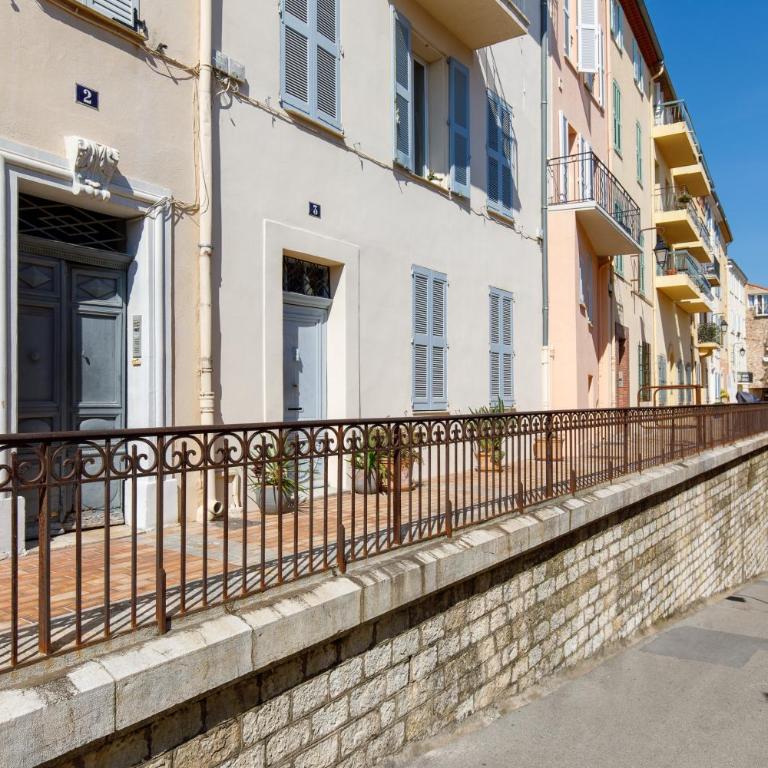 Central Charm space and calm sea view - Appartement 2 Chambres - 17