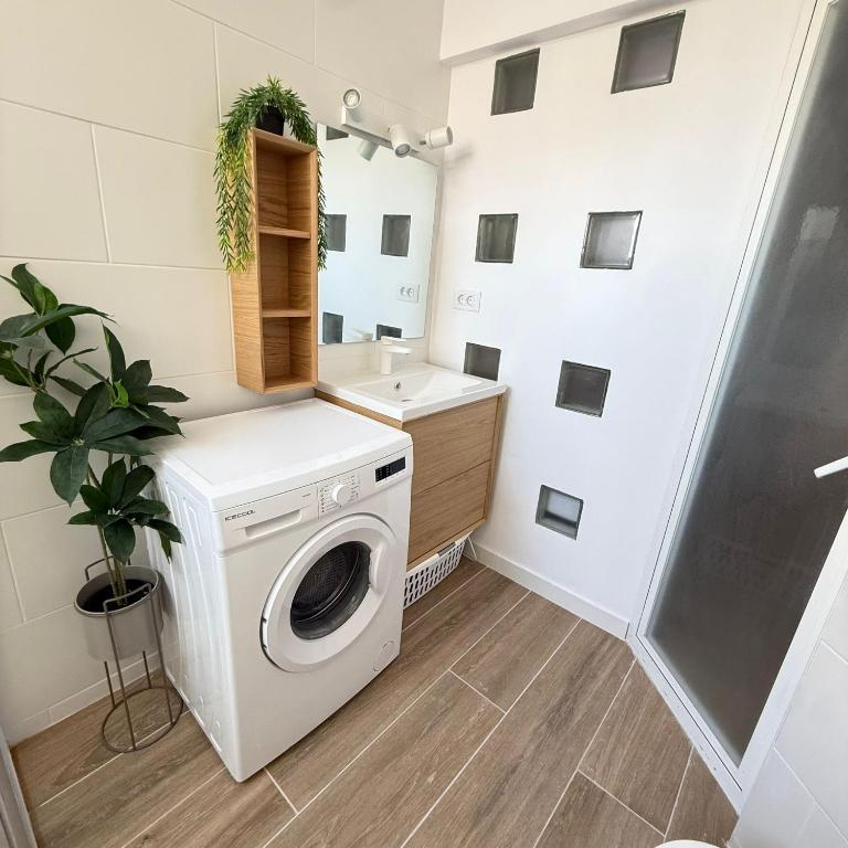 Refugio Naranja - Three-Bedroom Apartment - 14