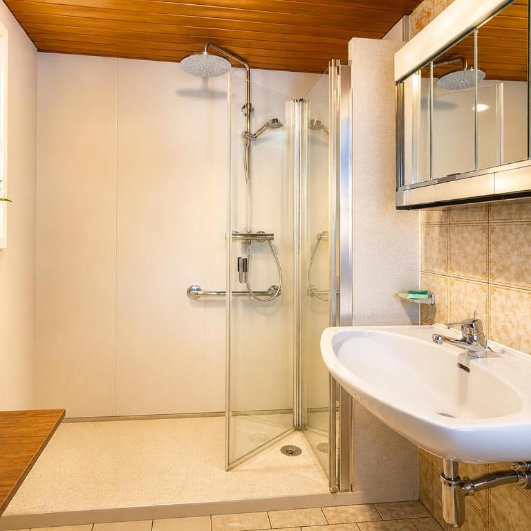 CROWN LIVING Holiday Home "Zum Klettersteig" Bürs, up to 18 guests - Sauna - Climbing Wall - Ski & Bike Storage - Highspeed Wifi - Free Parking - Casa con 6 Camere da Letto - 24