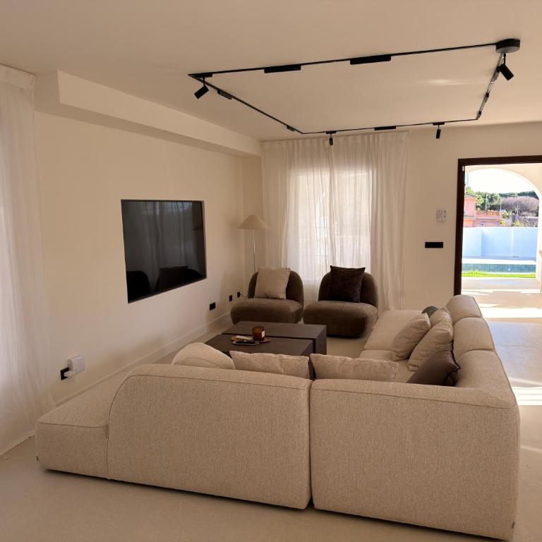5-Bedroom Villa Private Pool Marbella - Villa - 17
