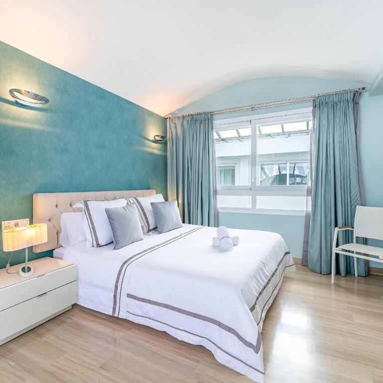 Atico dentro de la Isla Puerto Marina - Holiday Rentals Apartment - Three-Bedroom Apartment - 3