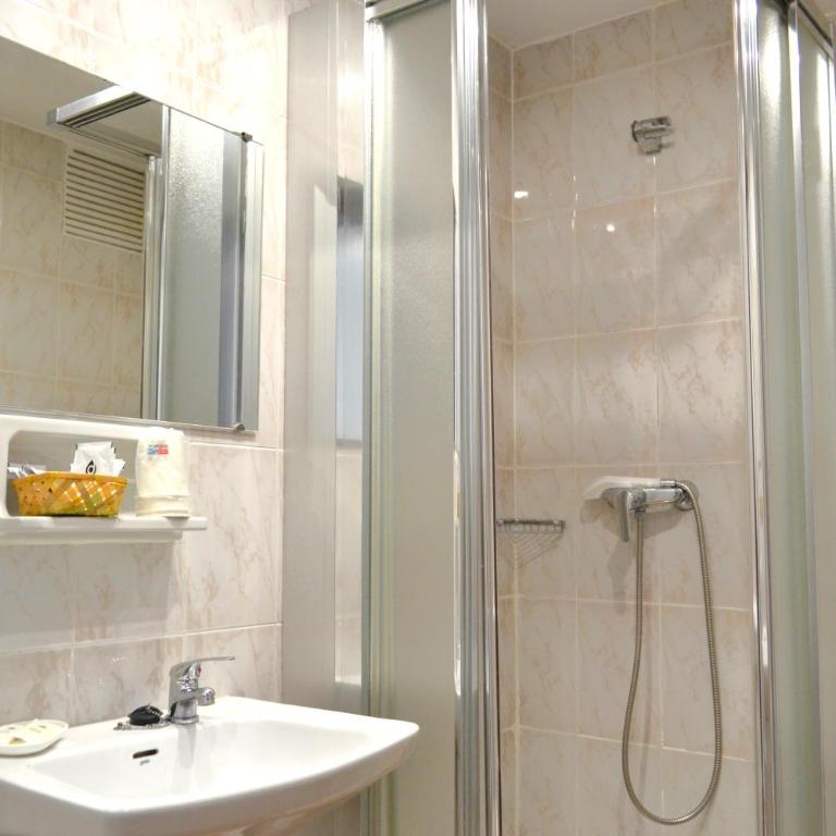 Hotel Marisa - Habitación Triple - 5