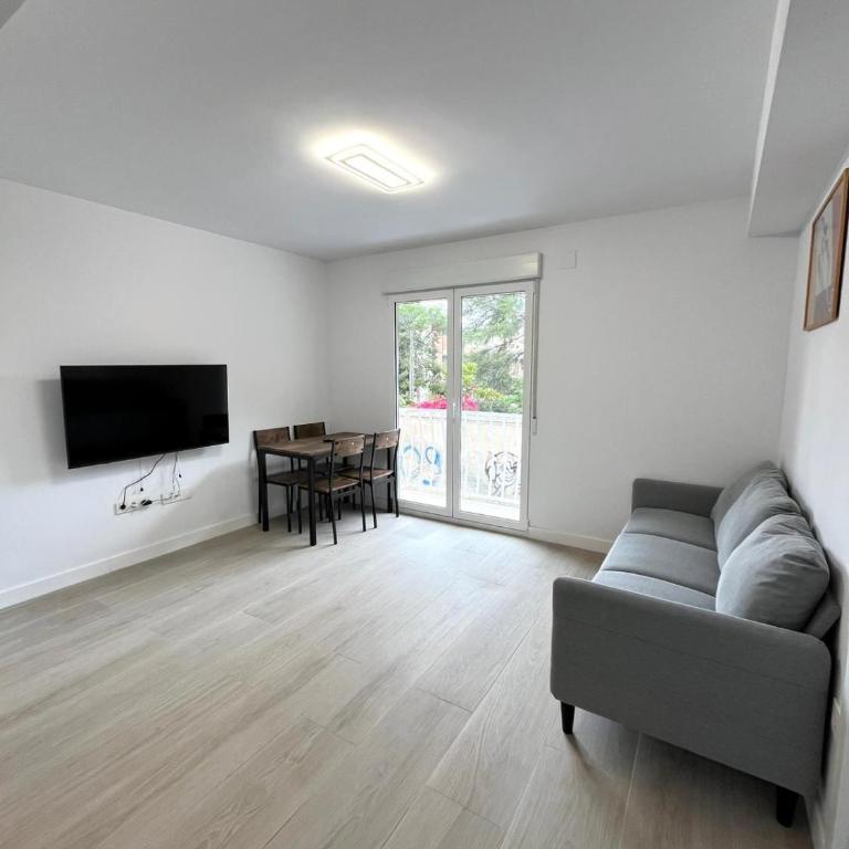 Apartamentos Luna Smart Alicante - Two-Bedroom Apartment with Balcony - 1