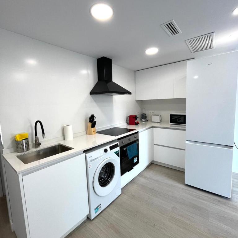 Apartamentos Luna Smart Alicante - Two-Bedroom Apartment with Balcony - 7