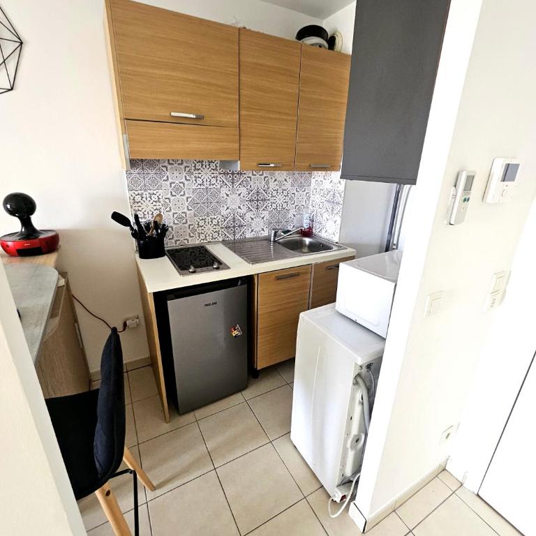 Cosy T2 1-Min Walk to Promenade des anglais & Beach, Sea View - Appartement avec Vue et Balcon - 6