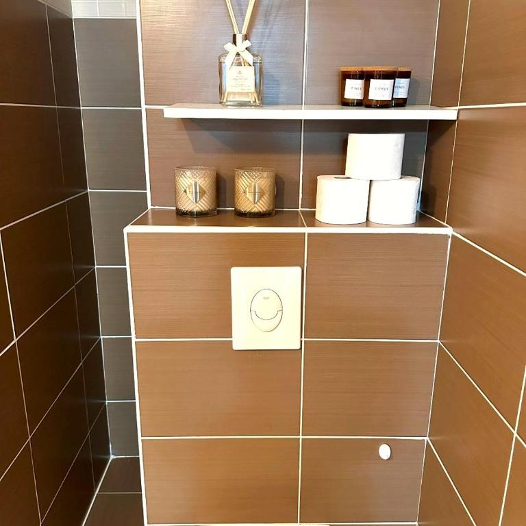 Cosy Apartment, 1 Min Walk to Beach, Heart of Juan-les-Pins - Appartamento - 5