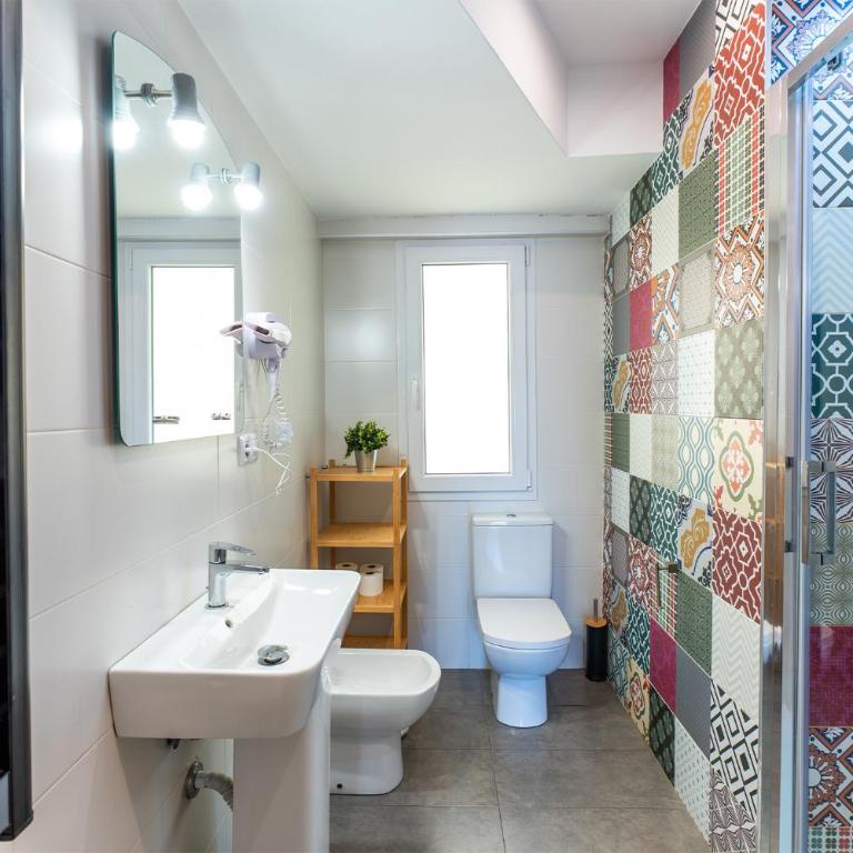 AtuaireHome Hostal en el centro de Burgos - Habitación Triple con baño compartido - 8