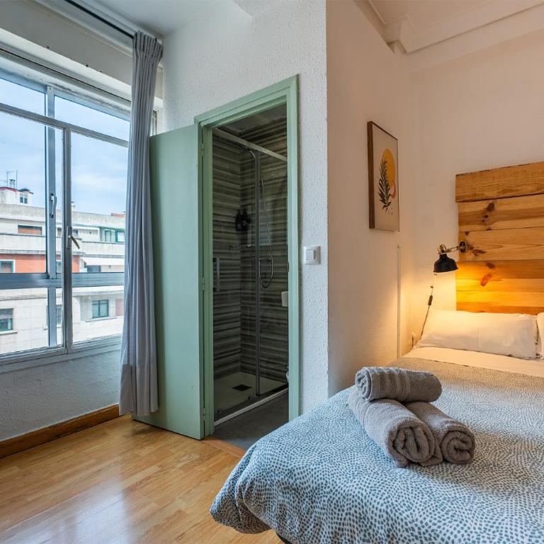 AtuaireHome Hostal en el centro de Burgos - Habitación Triple con baño privado - 10
