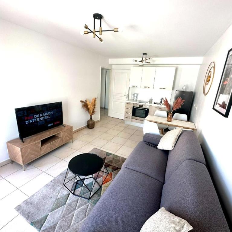Cosy Apartment, 1 Min Walk to Beach, Heart of Juan-les-Pins - Appartamento - 1