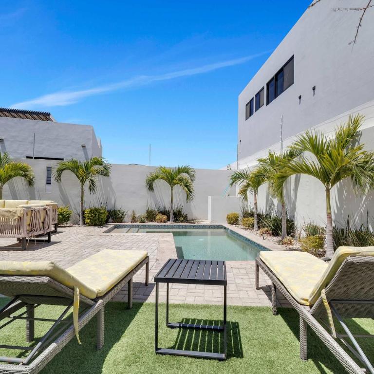 Stunning & Beautiful House with Private Pool - Casa - 14