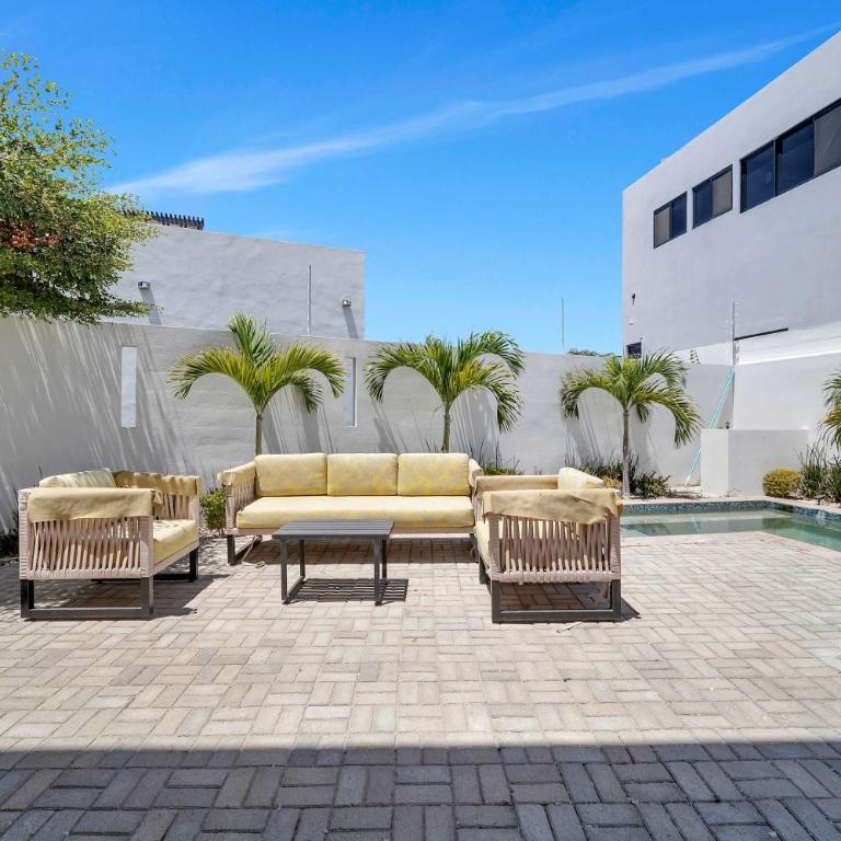 Stunning & Beautiful House with Private Pool - Casa - 28