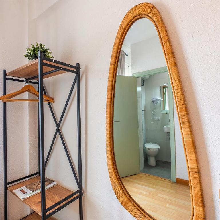 AtuaireHome Hostal en el centro de Burgos - Habitación Doble Deluxe - 11