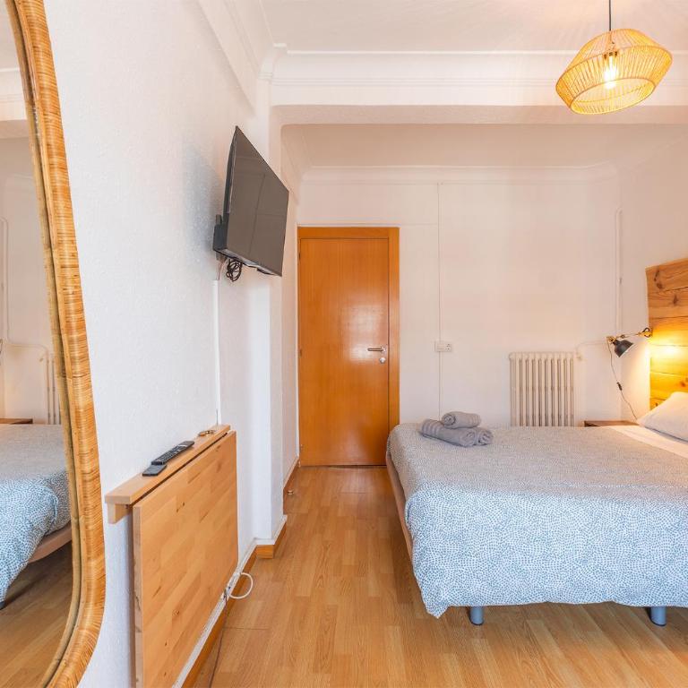 AtuaireHome Hostal en el centro de Burgos - Habitación Doble Deluxe - 12