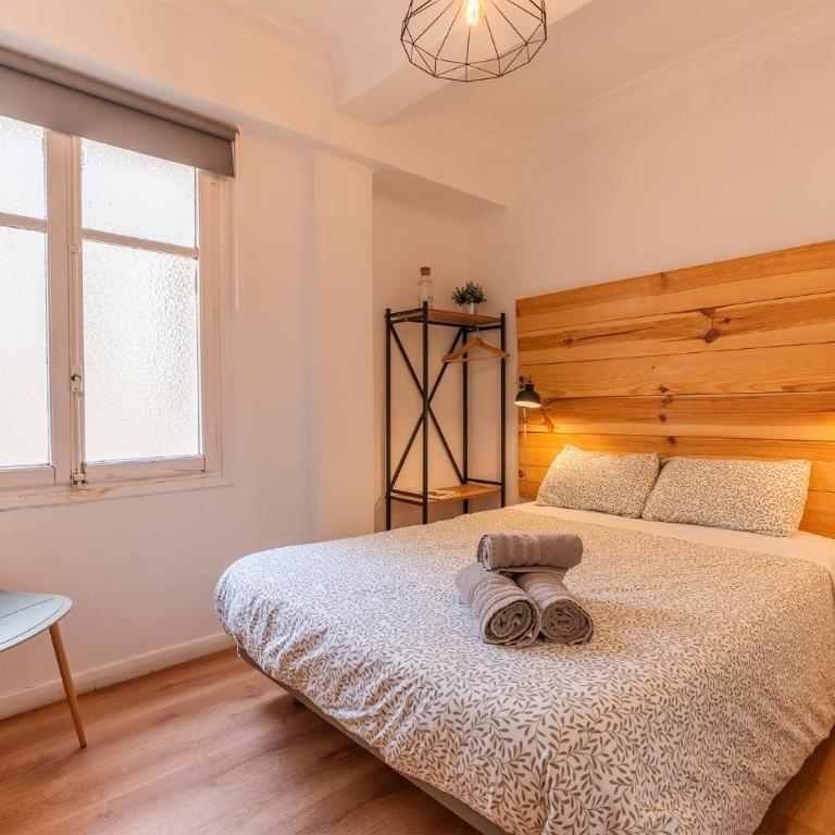 AtuaireHome Hostal en el centro de Burgos - Habitación Doble con baño compartido - 12
