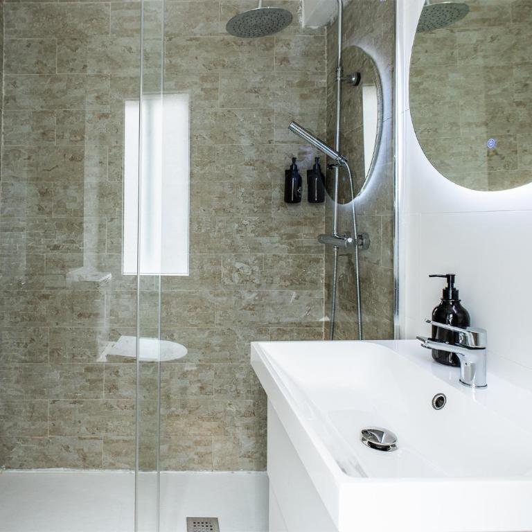 AtuaireHome Hostal en el centro de Burgos - Habitación Doble con baño privado - 12