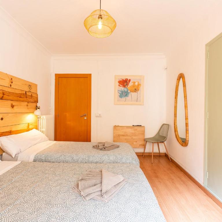 AtuaireHome Hostal en el centro de Burgos - Habitación Doble con aseo compartido - 2 camas - 15