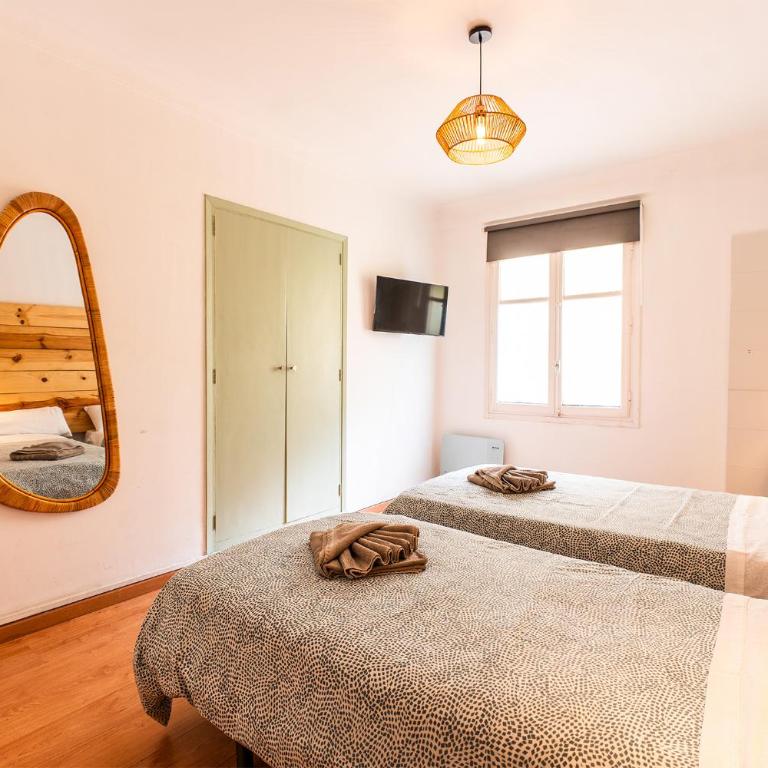 AtuaireHome Hostal en el centro de Burgos - Habitación Doble con aseo compartido - 2 camas - 13