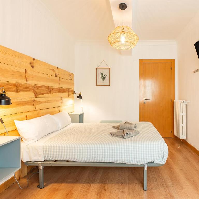 AtuaireHome Hostal en el centro de Burgos - Habitación Doble con baño compartido - 13