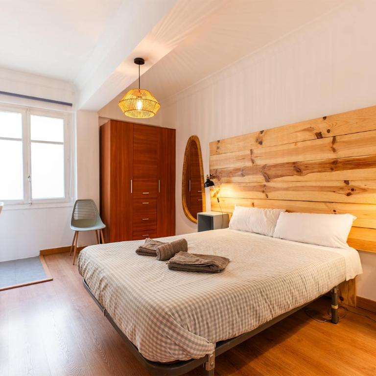 AtuaireHome Hostal en el centro de Burgos - Habitación Doble con baño compartido - 10