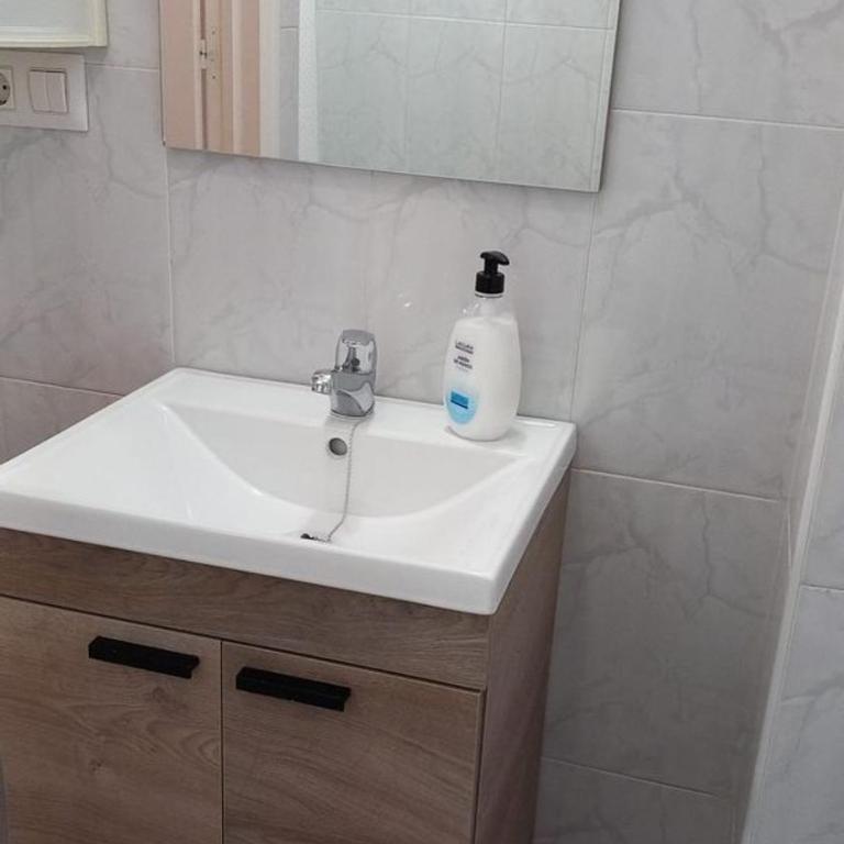 Apartamento tranquilo cerca de la estación de tren y bodegas - Apartamento de 2 dormitorios - 10