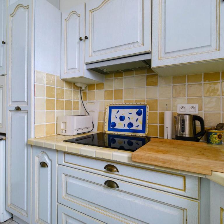Vieil Antibes 2P Clémenceau - Two-Bedroom Deluxe Apartment with Garden View - 12