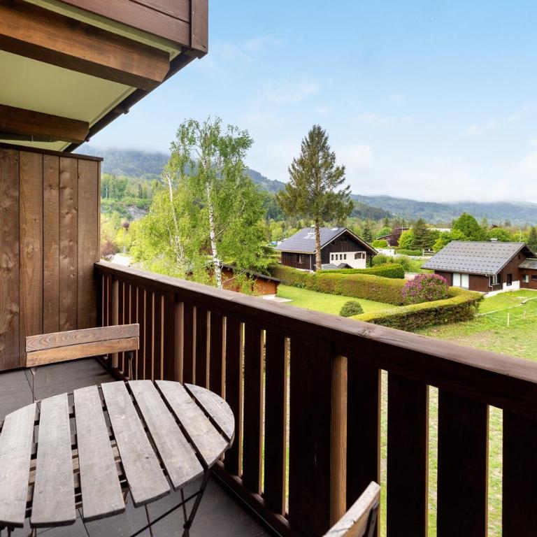 Les 3 Marmottes - centre Samoëns - Three-Bedroom Premium Apartment with Balcony - 2