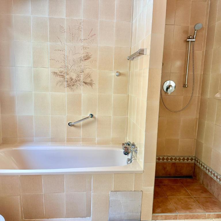 Apartment Karawankenblick with Lake View - Free Parking - Haus mit 7 Schlafzimmern - 8