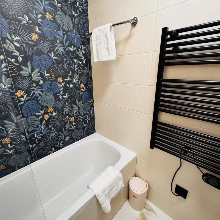 Penthouse - Jacuzzi - Terrace - Parking - 2 pools - Apartment mit 2 Schlafzimmern - 12