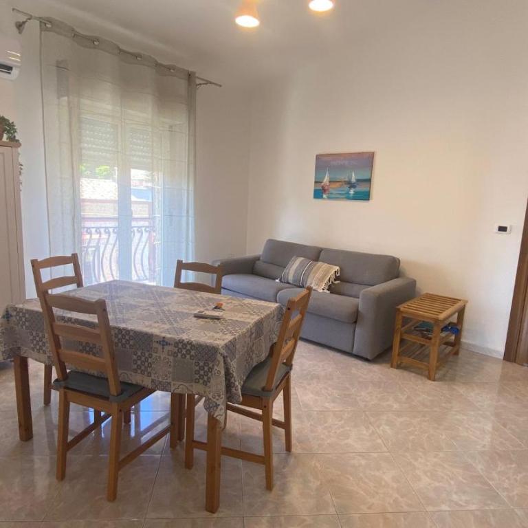 La Casa di Laura - Appartamento con 1 Camera da Letto - 10