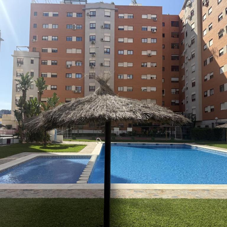 Apartamento Zen 2 habitaciones con Piscina y Parking by Turihome - Two-Bedroom Apartment with Pool View - 20