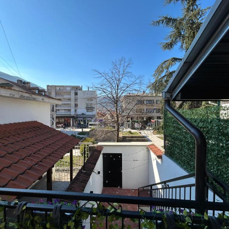 Melrose - One-Bedroom Apartment - 2