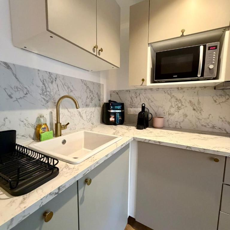 Charmant Studio 4P en résidence avec piscine Sanary sur Mer Bandol Plages et circuit du Castellet - Apartment mit 1 Schlafzimmer - 16