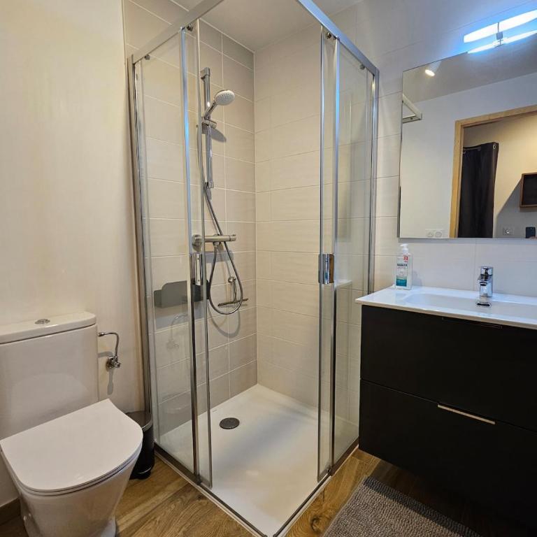 Appartement neuf proche ski, lac et centre village - Apartment mit 2 Schlafzimmern und Terrasse - 5