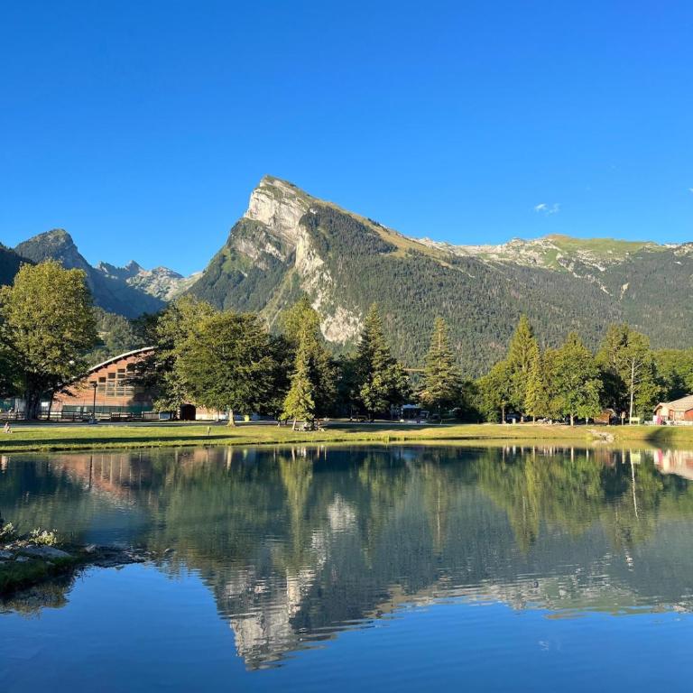 Appartement neuf proche ski, lac et centre village - Apartment mit 2 Schlafzimmern und Terrasse - 10