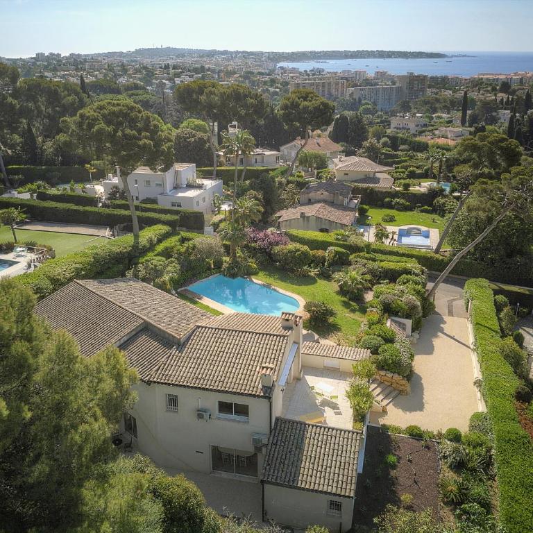 FRGK Villa Claude Juan-les-Pins Luxury Stay with Pool & Ultra-Fast Wi-Fi - Villa - Vue sur Mer - 3
