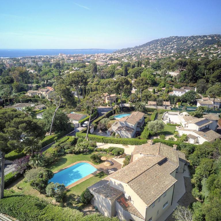 FRGK Villa Claude Juan-les-Pins Luxury Stay with Pool & Ultra-Fast Wi-Fi - Villa - Vue sur Mer - 11