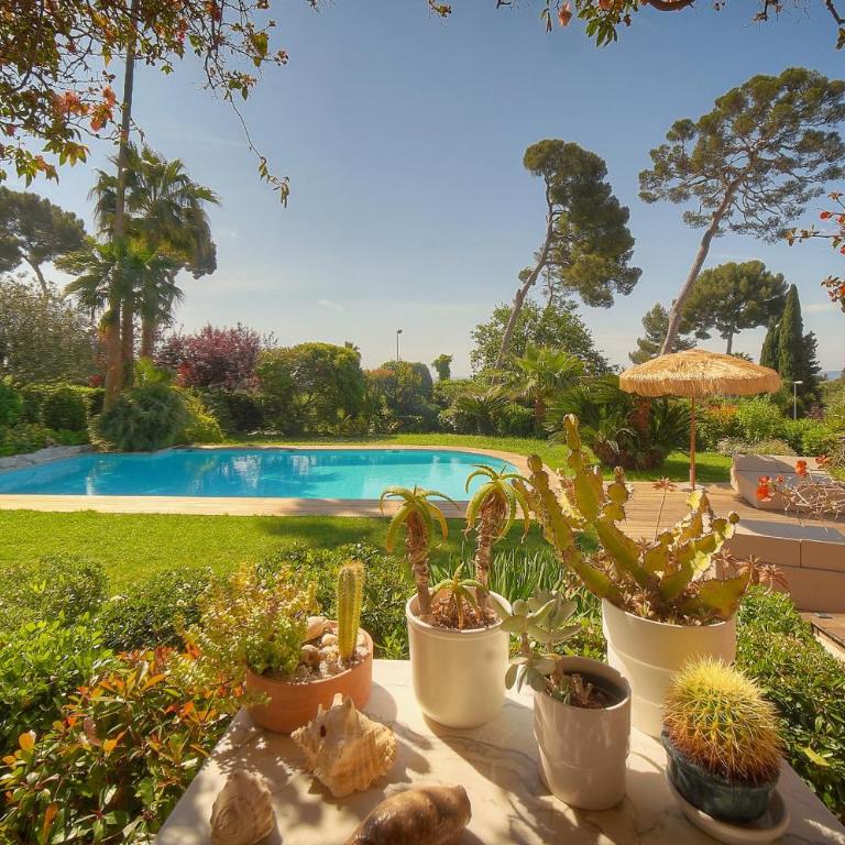 FRGK Villa Claude Juan-les-Pins Luxury Stay with Pool & Ultra-Fast Wi-Fi - Villa - Vue sur Mer - 15
