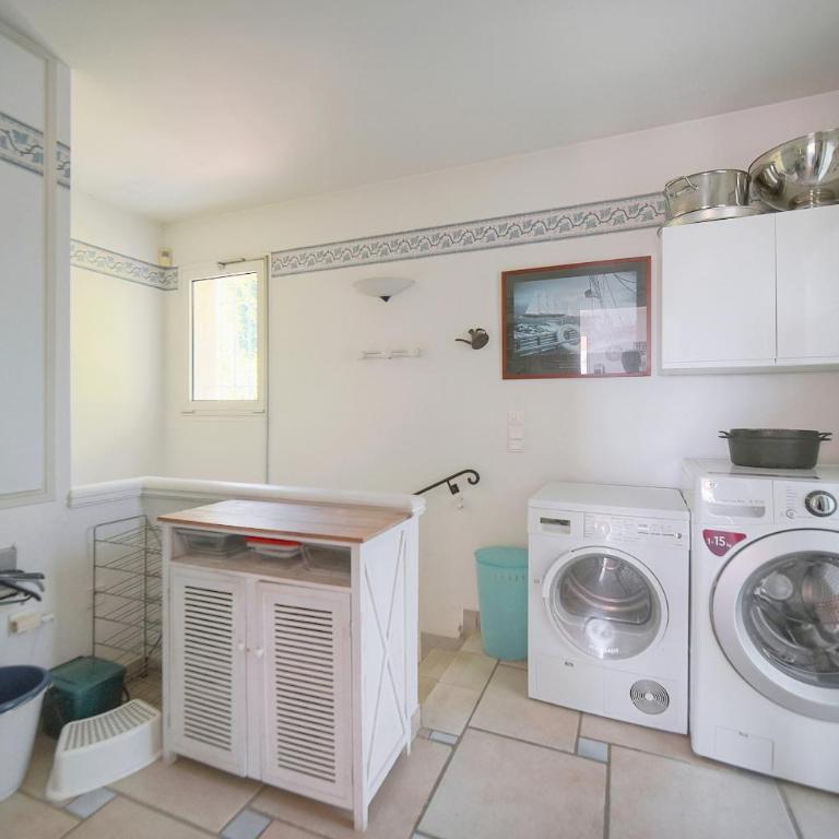 FRGK Villa Claude Juan-les-Pins Luxury Stay with Pool & Ultra-Fast Wi-Fi - Villa - Vue sur Mer - 28
