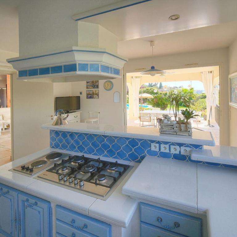 FRGK Villa Claude Juan-les-Pins Luxury Stay with Pool & Ultra-Fast Wi-Fi - Villa - Vue sur Mer - 31