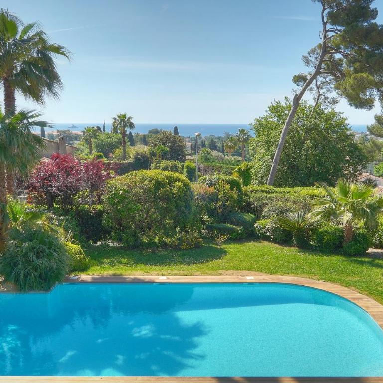 FRGK Villa Claude Juan-les-Pins Luxury Stay with Pool & Ultra-Fast Wi-Fi - Villa - Vue sur Mer - 32