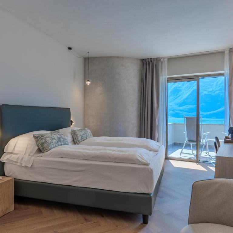 Relax Hotel Villa Gardenia & Villa Oleandra - Panoramic Double or Twin Room with Lake View - 24