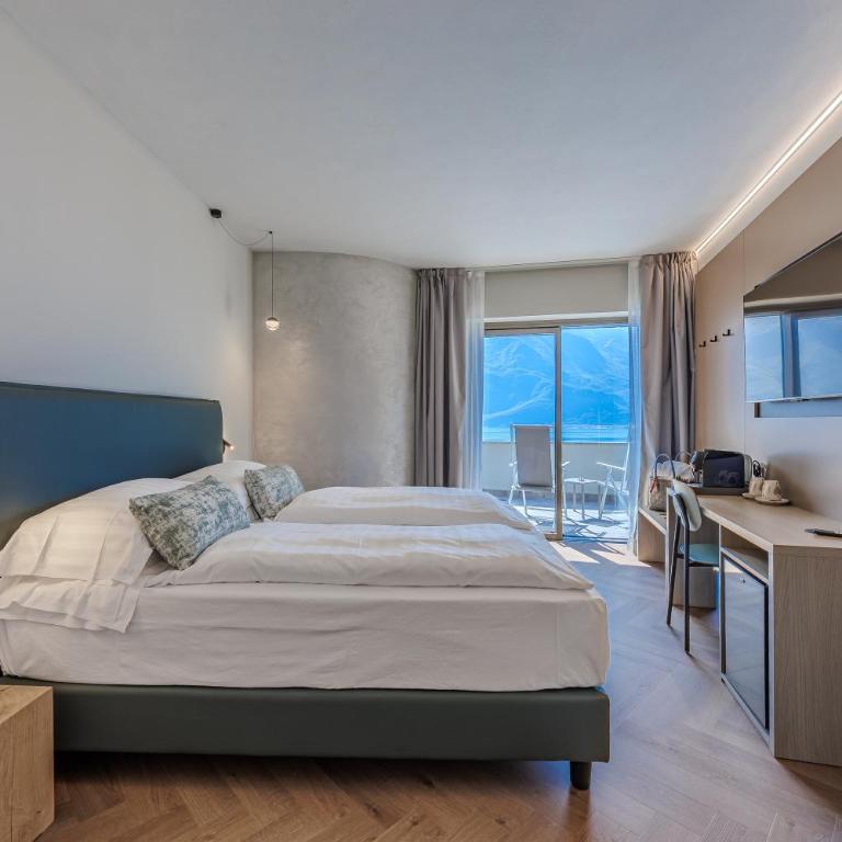 Relax Hotel Villa Gardenia & Villa Oleandra - Panoramic Double or Twin Room with Lake View - 23