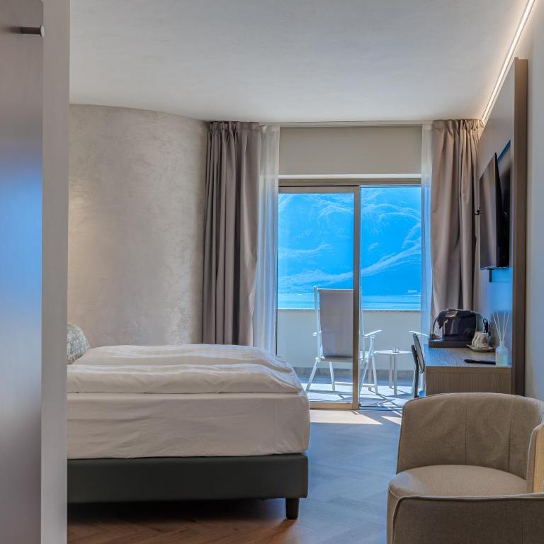 Relax Hotel Villa Gardenia & Villa Oleandra - Panoramic Double or Twin Room with Lake View - 22