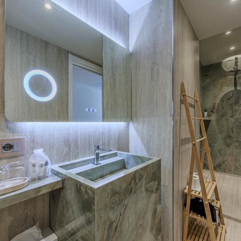 Relax Hotel Villa Gardenia & Villa Oleandra - Panoramic Double or Twin Room with Lake View - 17