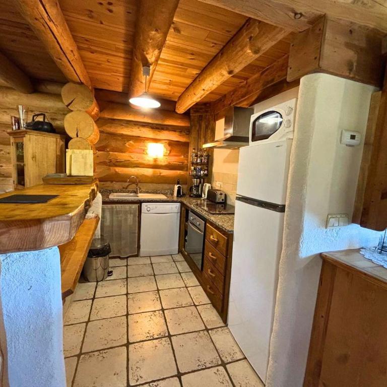 CHALET INDIVIDUEL 4 * EN RONDINS SUR PYRENEES 2000 - Maison 3 Chambres - 4