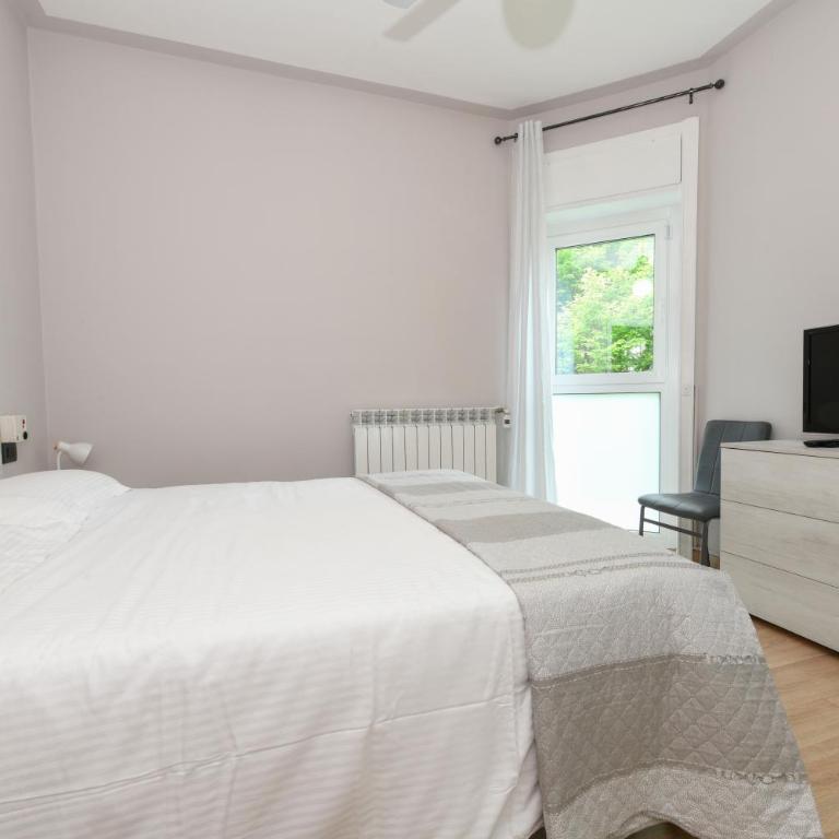 Residenza Adriana - Relax, Piscina e 2 Camere a Sirmione - Appartamento con 2 Camere da Letto - 9