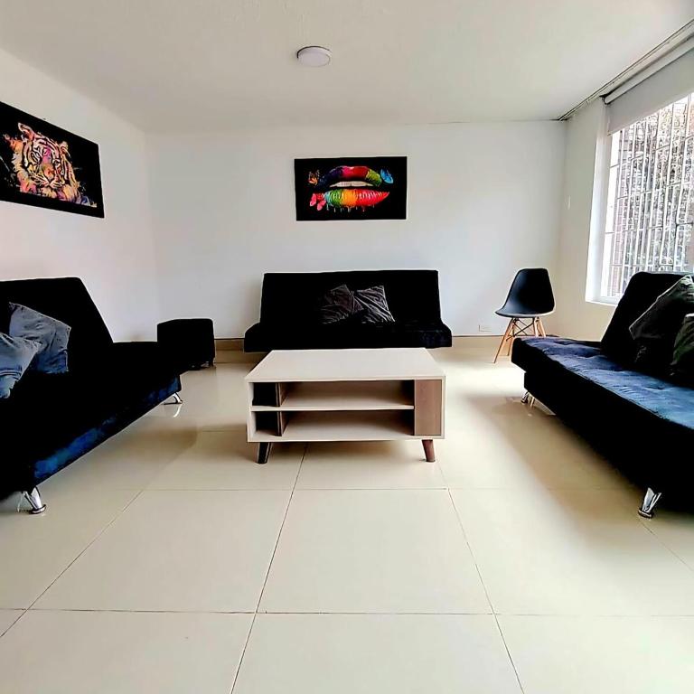Spacious house near Zona T and Parque de la 93 - Four-Bedroom Vacation Home - 1